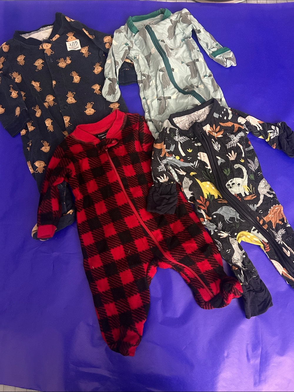 ✅Lot of 4 newborn footie pjs